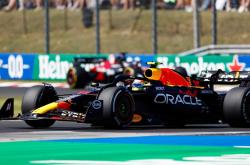 雷速体育官网首页-法拉利鏖战红牛车队，佩雷兹状态火热