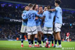 雷速体育app-曼城鏖战利物浦，穆勒点燃赛场